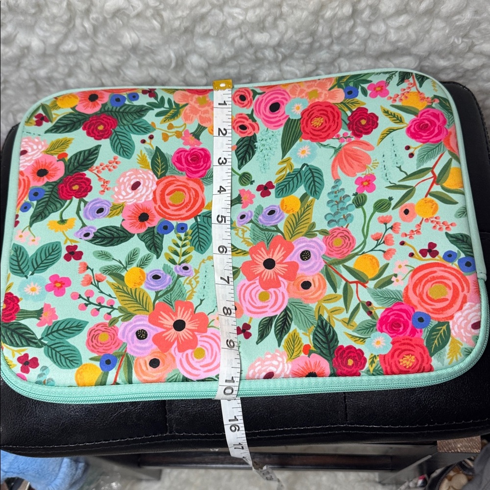 14” LAPTOP SLEEVE. RIFLE PAPER CO. Good for your laptop - Picture 7 of 7